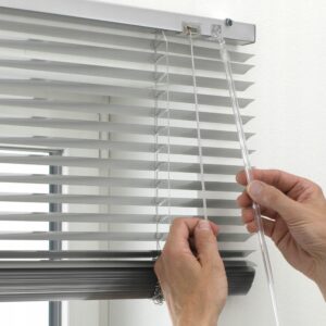 Żaluzja ścienna aluminiowa 25mm srebrna 90 x 240cm